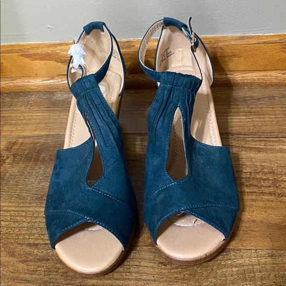 Journee collection Teal tru comfort foam Strappy wedge Sandals size 10 - Picture 2 of 10